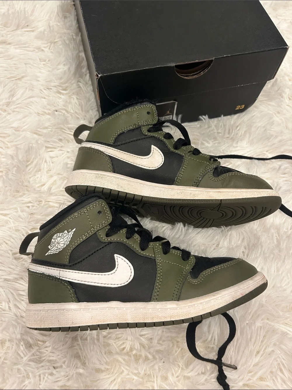 Nike Jordan 1 Mid (PS) kids sneakers in Olive Green, Black & White